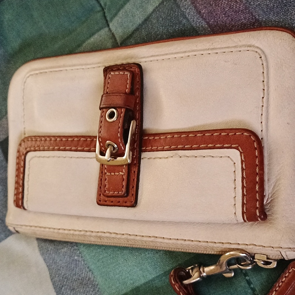 COACH White Saddle Leather Wristlet F40873 SWTSD Buckle Flap Clutch - Picture 2 of 9